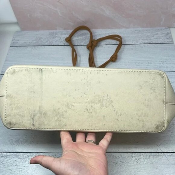 Von Holzhausen The Market Tote in Oat and Caramel - Picture 11 of 13